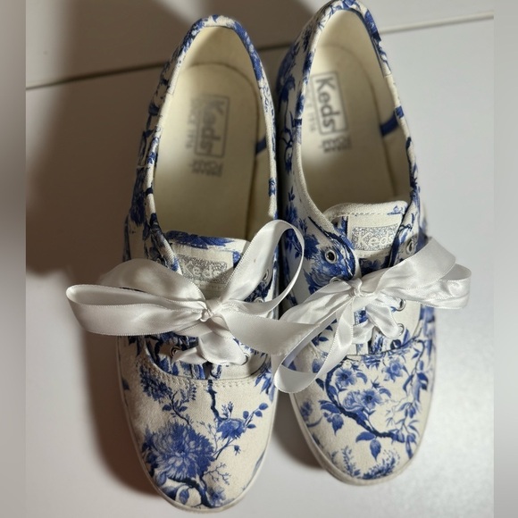 Keds Women's Blue and White Floral Sneakers - Picture 5 of 9